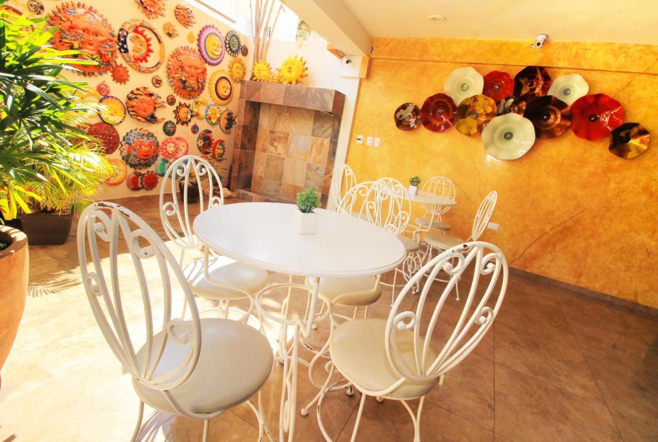 Papagayo Hotel Boutique Playa del Carmen Eksteriør bilde A typical interior of a coffee shop in the city