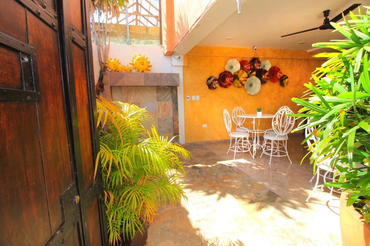 Papagayo Hotel Boutique Playa del Carmen Eksteriør bilde The courtyard at the San Diego Museum of Contemporary Art