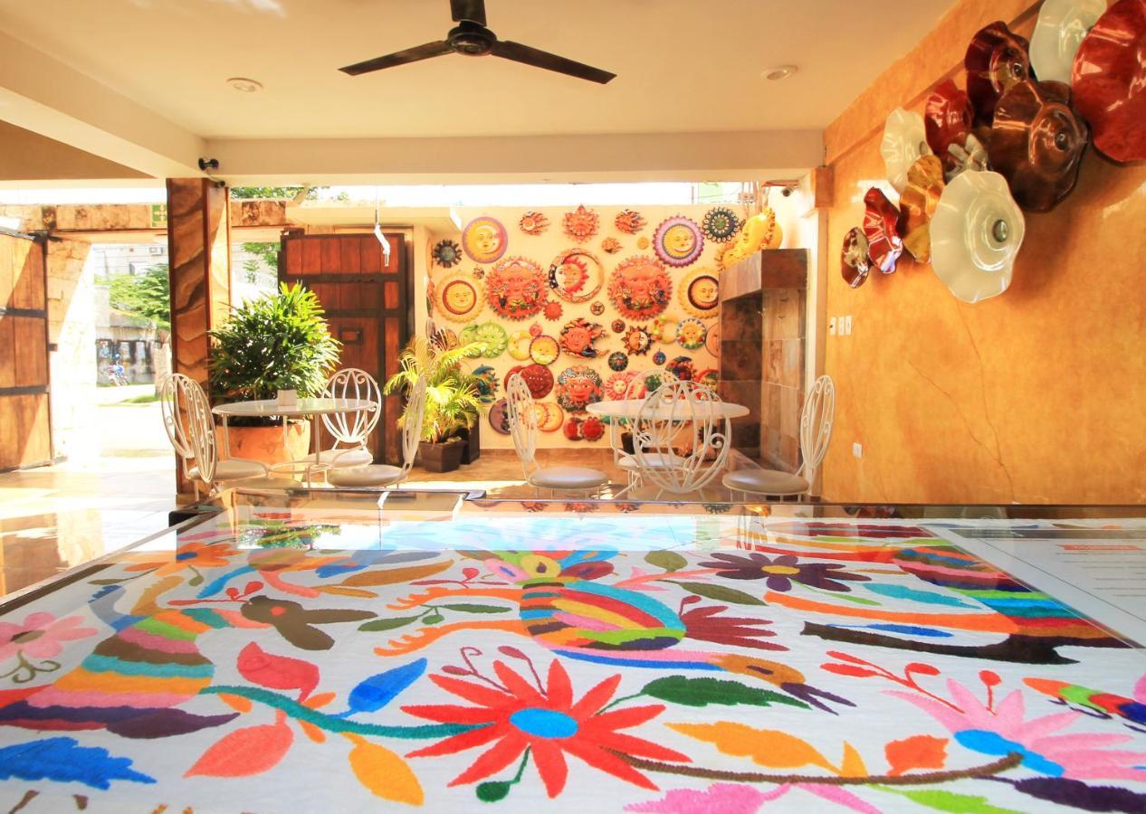 Papagayo Hotel Boutique Playa del Carmen Eksteriør bilde A floor painted with the technique